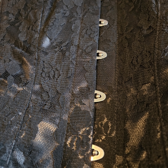 Alt Noir black lace overbust skirted corset size small - Picture 4 of 11